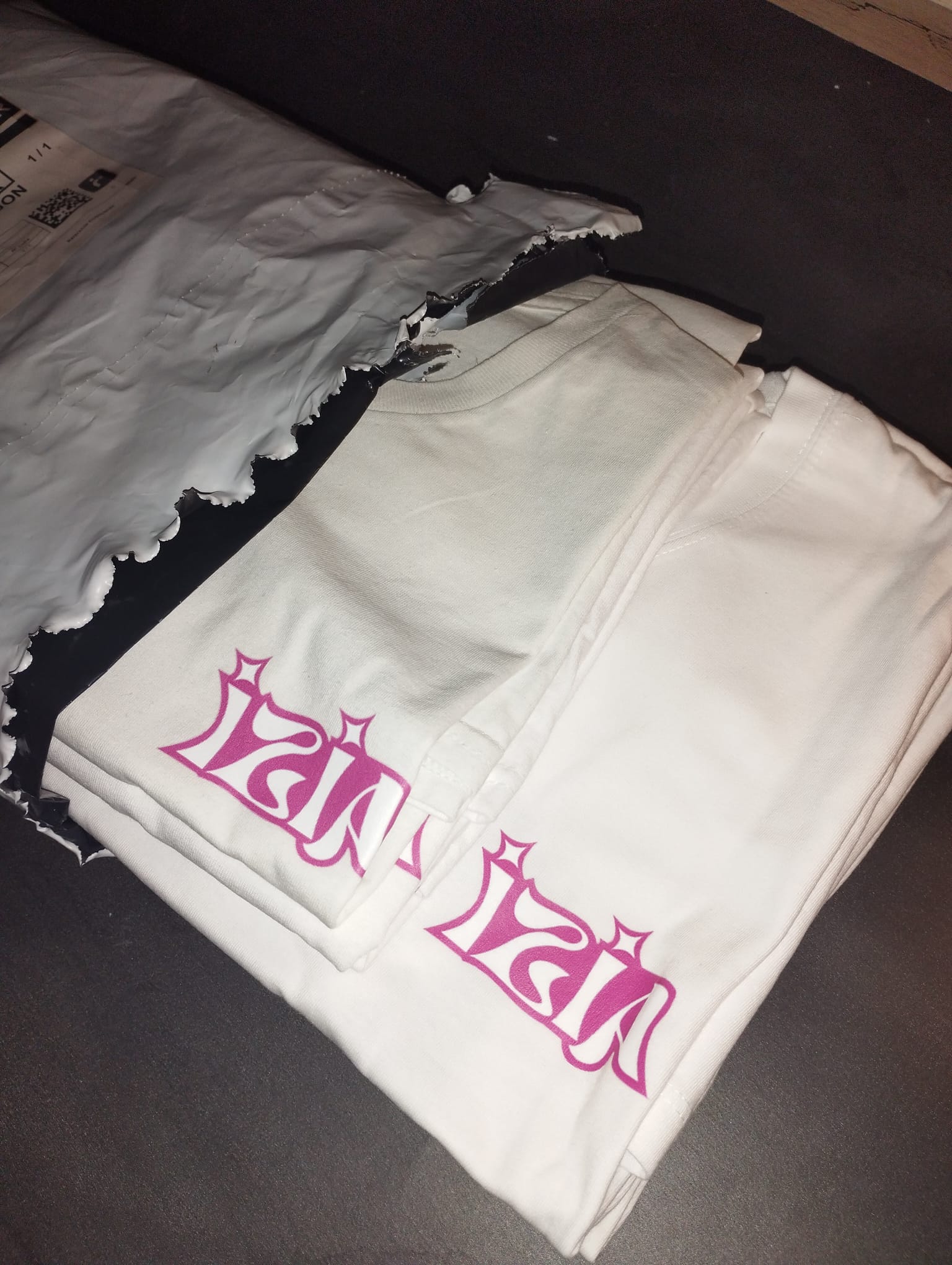 T-shirt Izia - The One (Hanging)